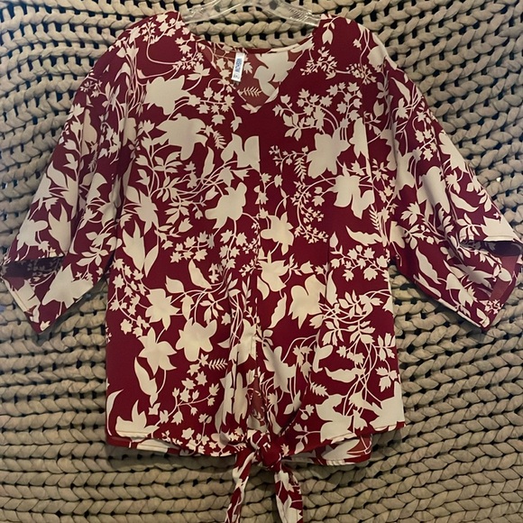 Women’s blouse - Picture 1 of 3